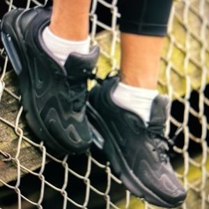 Women’s Nike Air Max 200 triple black, 8